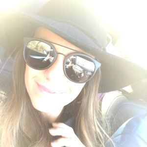 Meet your Posher, Courtney